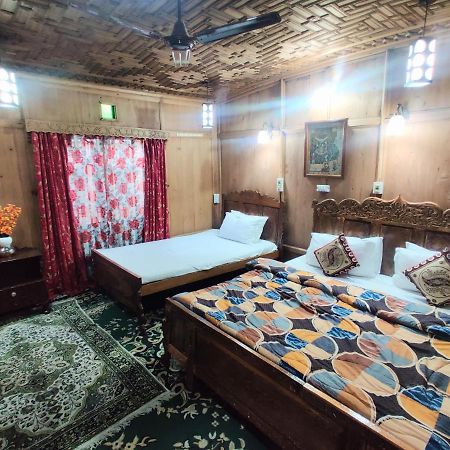 Royal Houseboat Hotel Srīnagar Екстериор снимка