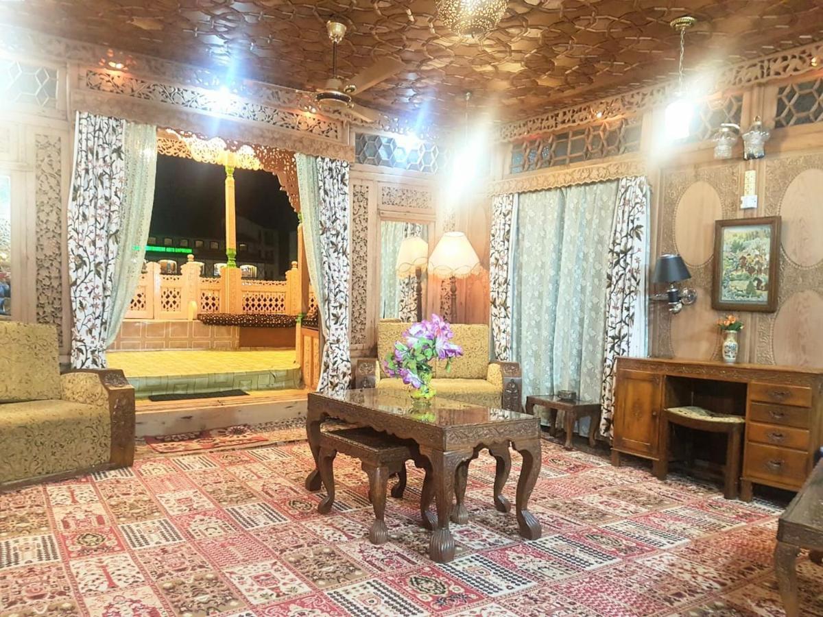 Royal Houseboat Hotel Srīnagar Екстериор снимка